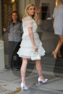 PEOPLE - Nicky Hilton im Spitzenkleidchen auf dem Weg zum Lunch