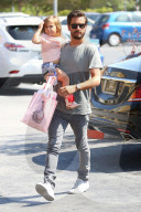 PEOPLE - Daddy on Duty: Scott Disick holt klein Penelope vom Kindergarten ab