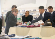 EXKLUSIV - Elton John bummelt in London