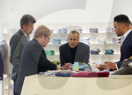 EXKLUSIV - Elton John bummelt in London