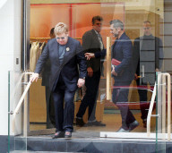 EXKLUSIV - Elton John bummelt in London