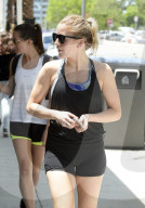 PEOPLE - Ellie Goulding zeigt Bein in Miami