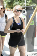 PEOPLE - Ellie Goulding zeigt Bein in Miami
