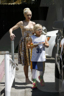 PEOPLE - Leo-Girl: Gwen Stefani die stylische Raubkatze auf dem Spielplatz