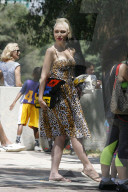 PEOPLE - Leo-Girl: Gwen Stefani die stylische Raubkatze auf dem Spielplatz