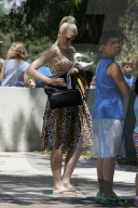 PEOPLE - Leo-Girl: Gwen Stefani die stylische Raubkatze auf dem Spielplatz