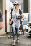 PEOPLE - Jessica Alba mit den Kids in Beverly Hills unterwegs
