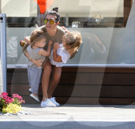 PEOPLE - Happy Family: Kourtney und Scott spielen mit den Kids in Malibu