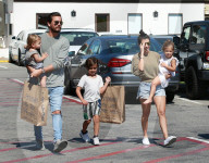 PEOPLE - Happy Family: Kourtney und Scott spielen mit den Kids in Malibu