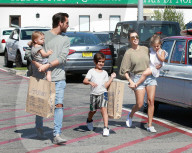 PEOPLE - Happy Family: Kourtney und Scott spielen mit den Kids in Malibu