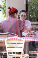 EXKLUSIV - Demi Moore isst mexikanisches Frühstück im Pinches Tacos