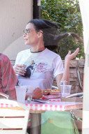 EXKLUSIV - Demi Moore isst mexikanisches Frühstück im Pinches Tacos