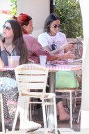 EXKLUSIV - Demi Moore isst mexikanisches Frühstück im Pinches Tacos
