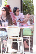 EXKLUSIV - Demi Moore isst mexikanisches Frühstück im Pinches Tacos