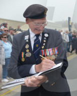 NEWS - Britische Veteranen feiern 72. D-Day in Arromanches