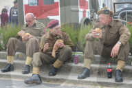 NEWS - Britische Veteranen feiern 72. D-Day in Arromanches