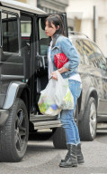 PEOPLE - Daisy Lowe bummelt in London