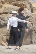 PEOPLE - Sharon Osbourne verbringt den Tag mit Sohn und Enkeltochter am Strand