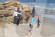 PEOPLE - Sharon Osbourne verbringt den Tag mit Sohn und Enkeltochter am Strand