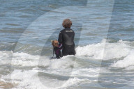 PEOPLE - Sharon Osbourne verbringt den Tag mit Sohn und Enkeltochter am Strand