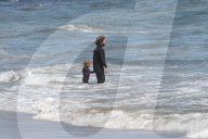 PEOPLE - Sharon Osbourne verbringt den Tag mit Sohn und Enkeltochter am Strand
