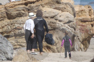 PEOPLE - Sharon Osbourne verbringt den Tag mit Sohn und Enkeltochter am Strand