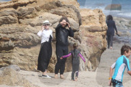 PEOPLE - Sharon Osbourne verbringt den Tag mit Sohn und Enkeltochter am Strand