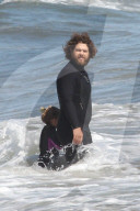 PEOPLE - Sharon Osbourne verbringt den Tag mit Sohn und Enkeltochter am Strand