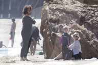 PEOPLE - Sharon Osbourne verbringt den Tag mit Sohn und Enkeltochter am Strand