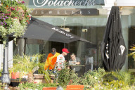 PEOPLE - Tyga mit seinem grünen Lamborghini in Calabasas unterwegs