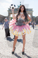 PEOPLE - Micaela Schäfer beim EM Promoshooting am Brandenburger Tor in Berlin