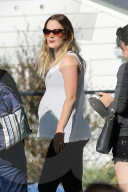 PEOPLE - Schwangere Emily Blunt spielt mit Klein Hazel im Park