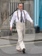 PEOPLE - Anatole Taubman auf dem Set zu "Time of my Life begins" in Dublin