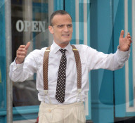 PEOPLE - Anatole Taubman auf dem Set zu "Time of my Life begins" in Dublin