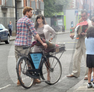 PEOPLE - Anatole Taubman auf dem Set zu "Time of my Life begins" in Dublin