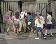 PEOPLE - Anatole Taubman auf dem Set zu "Time of my Life begins" in Dublin