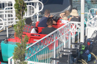 PEOPLE - Drew Barrymore besucht mit den Kids das Disneyland