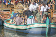 PEOPLE - Drew Barrymore besucht mit den Kids das Disneyland