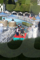PEOPLE - Drew Barrymore besucht mit den Kids das Disneyland