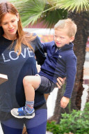 PEOPLE - Jennifer Garner trägt Liebe auf der Brust