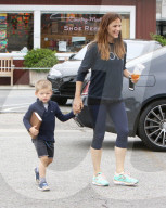PEOPLE - Jennifer Garner trägt Liebe auf der Brust
