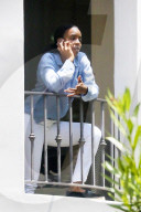 PEOPLE - Kelly Rowland scheint ein intensives Telefonat zu führen