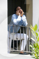 PEOPLE - Kelly Rowland scheint ein intensives Telefonat zu führen