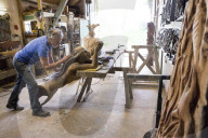 FEATURE - Seefahrer Claus Hartmann in seinem Galionsfiguren Atelier 
