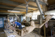 FEATURE - Seefahrer Claus Hartmann in seinem Galionsfiguren Atelier 