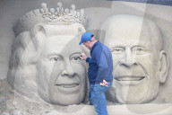 FEATURE - Zum Jubiläum: Die Queen in Sand gemeisselt
