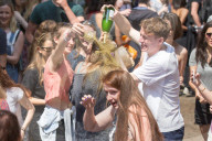 FEATURE - Die Studenten von Cambridge feiern ihr Examen