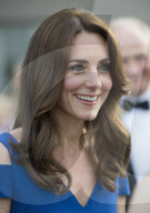 PEOPLE - Lady in Blue: Kate die Herzogin von Cambridge am SportsAid Dinner