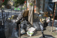 NEWS - Der Müll quillt über in Paris