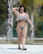 EXKLUSIV - Chanelle Hayes vergnügt sich am Pool in Alicante 